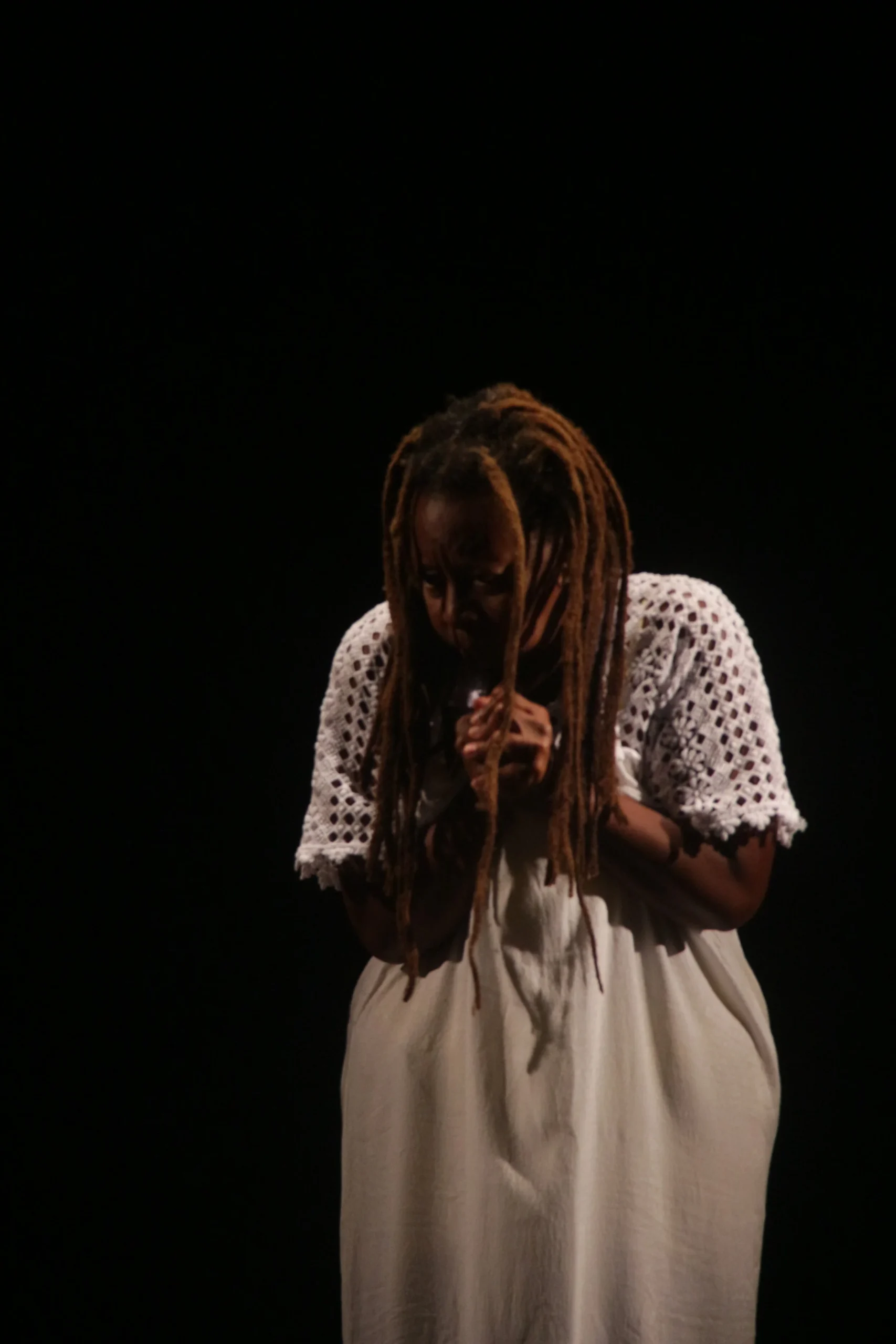 29. Actress Alba Darabi performing Part III of Candomblé . Image: Orquídea Marques. Municipal Theatre of Ilhéus