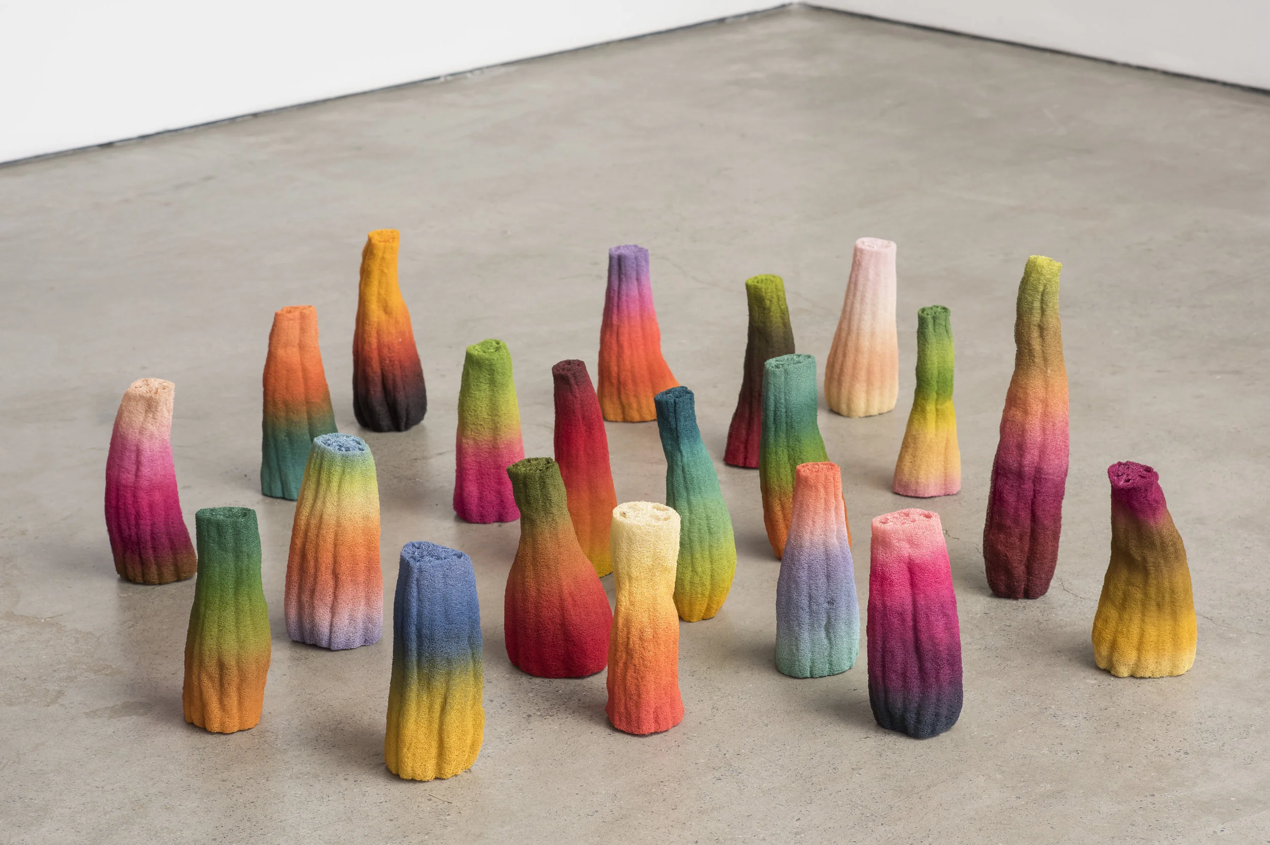 5. Elementos de un salón de clase para la improvisación, Nicolás Paris, 2018. Galeria Luisa Strina, São Paulo. Courtesy of Galeria Luisa Strina.